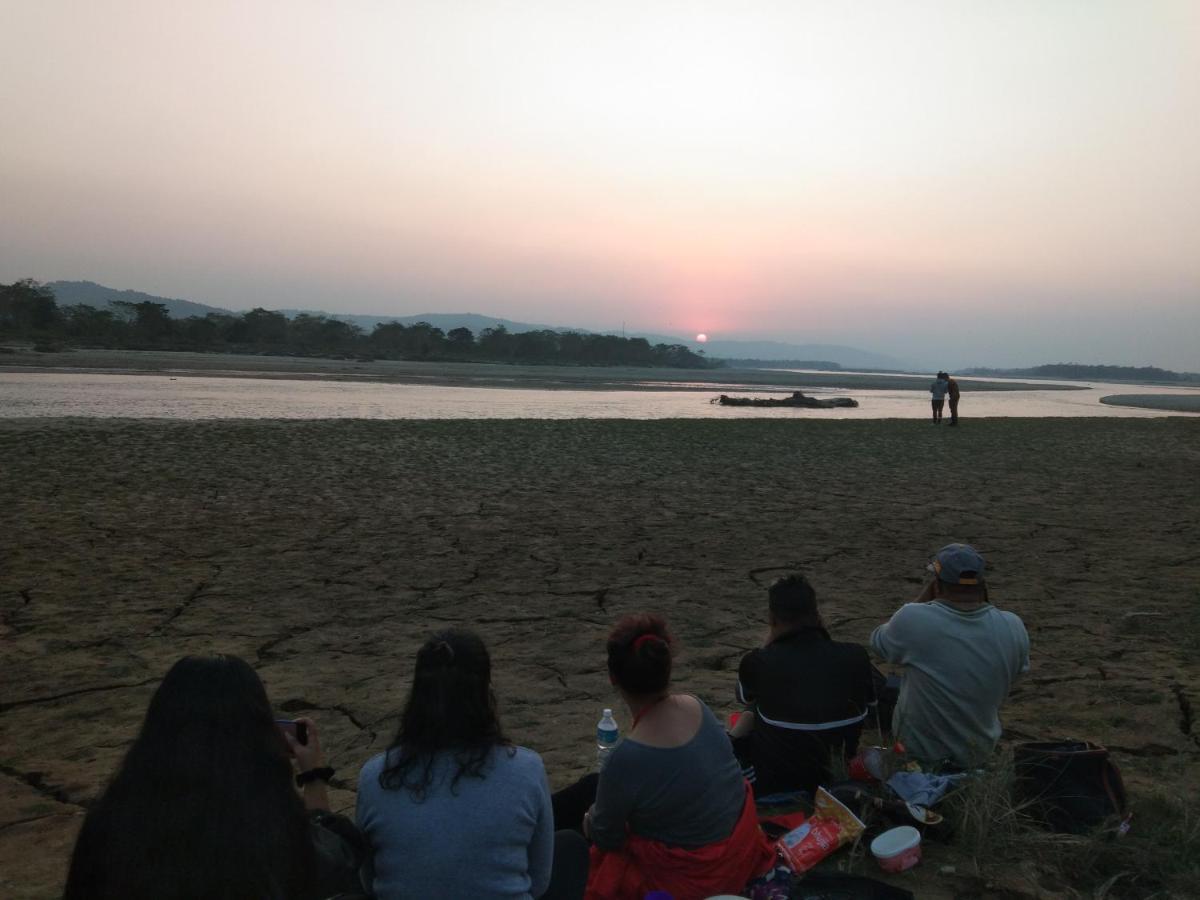 Chital Lodge Chitwan Buitenkant foto