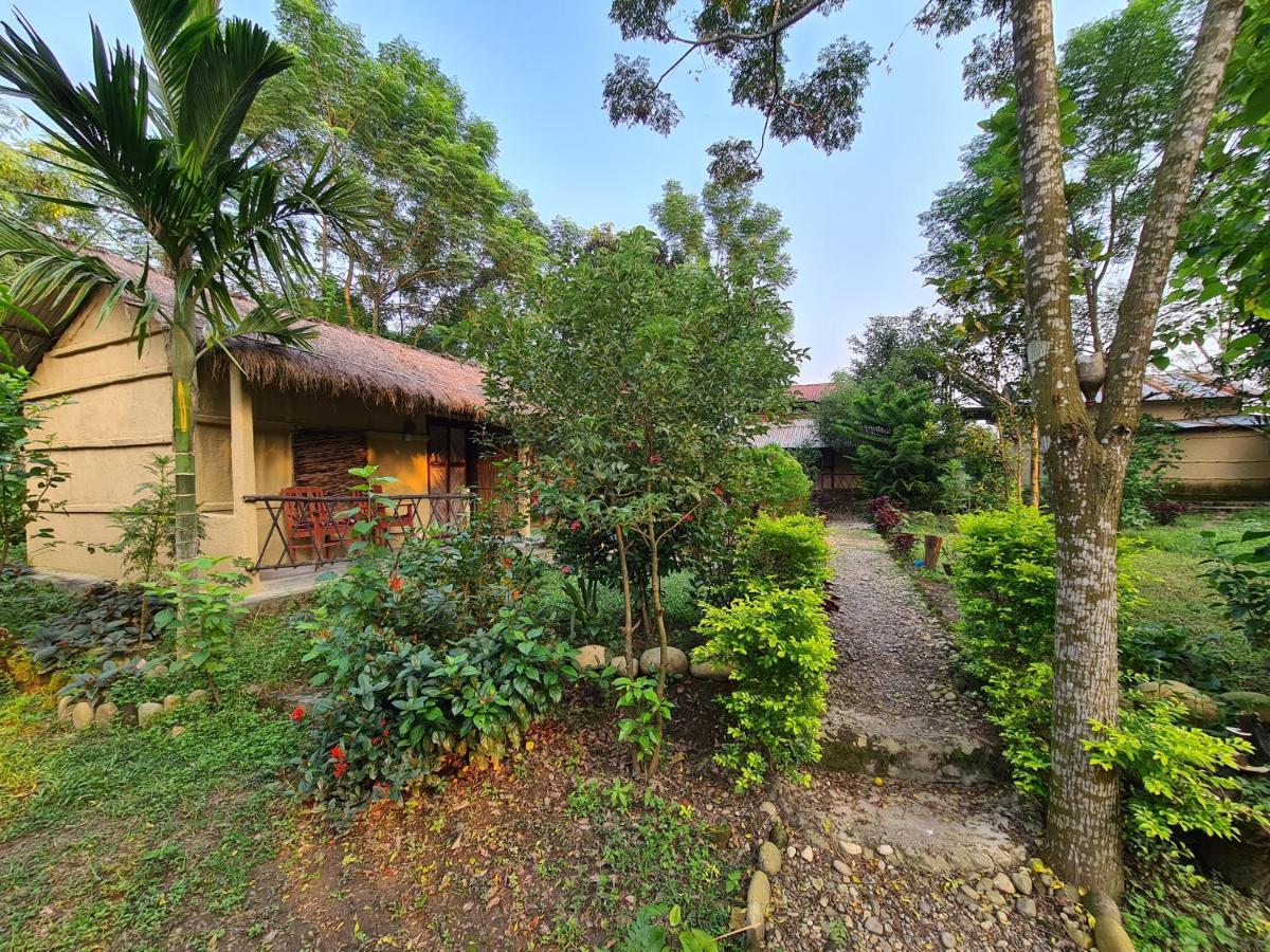 Chital Lodge Chitwan Buitenkant foto