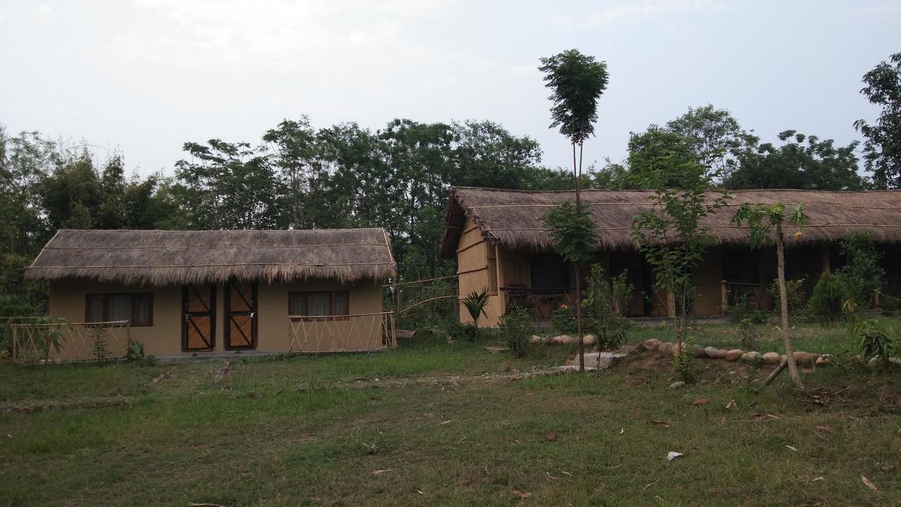 Chital Lodge Chitwan Buitenkant foto