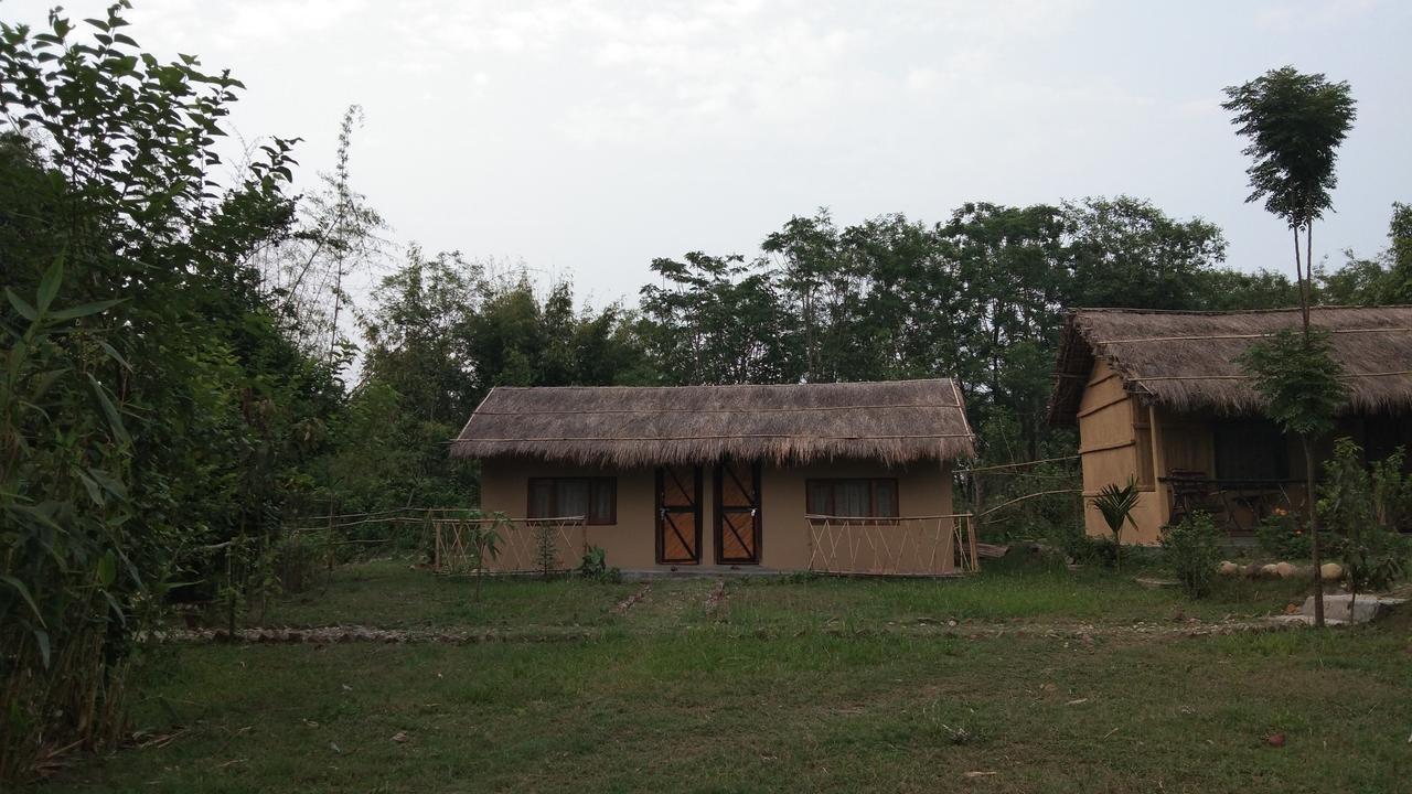 Chital Lodge Chitwan Buitenkant foto