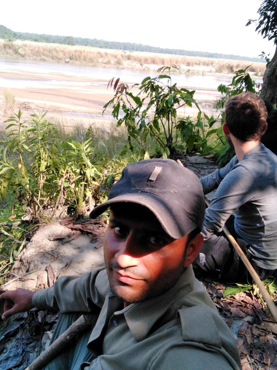 Chital Lodge Chitwan Buitenkant foto