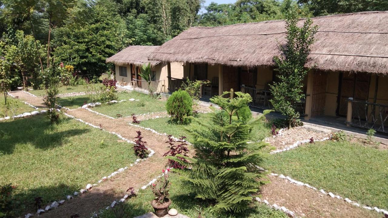 Chital Lodge Chitwan Buitenkant foto