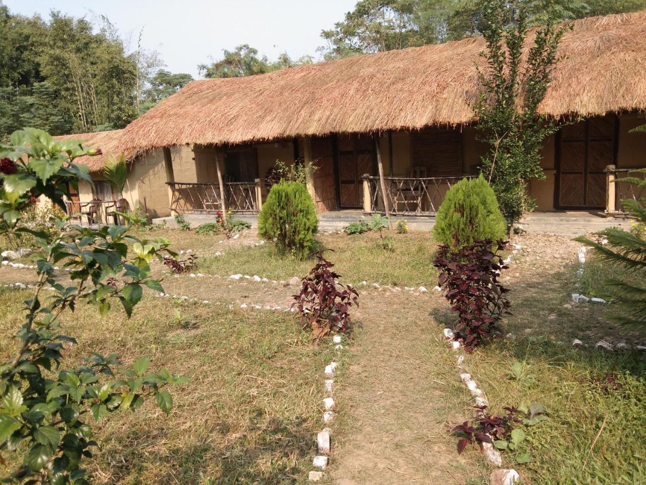 Chital Lodge Chitwan Buitenkant foto